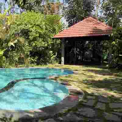 Outdoor dining at Virama Farm Stay